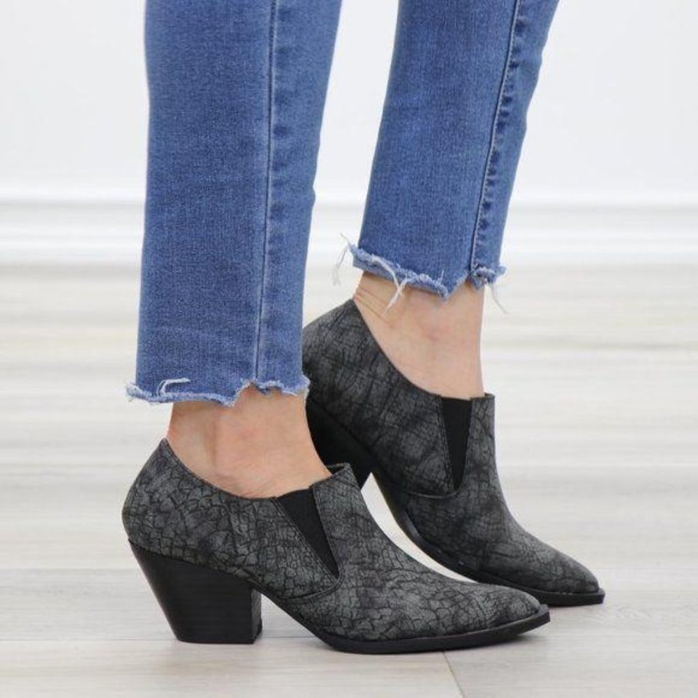 Slip On Gray & Black Snake Texture Low Cut Booties - Picture 2 of 13